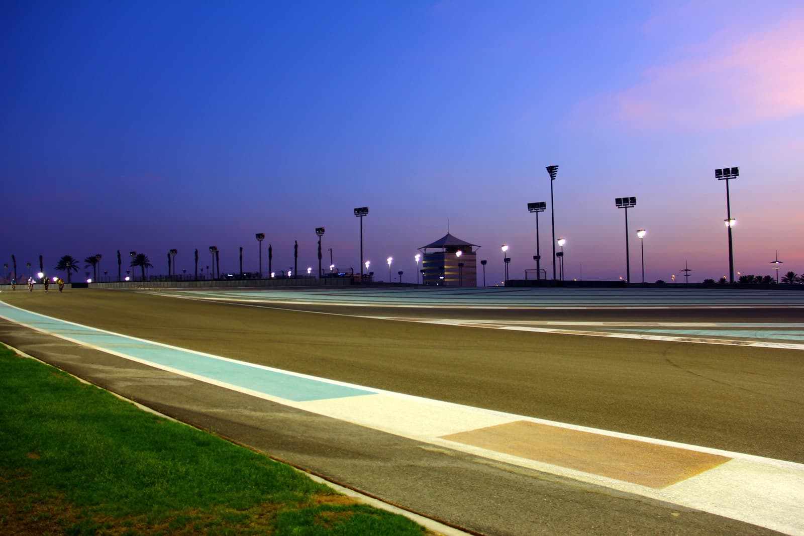 Yas Marina Circuit sunset F1 Abu Dhabi 2026